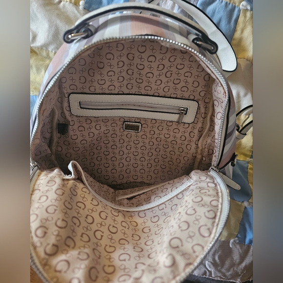 New guess purse mini backpack - Picture 5 of 8